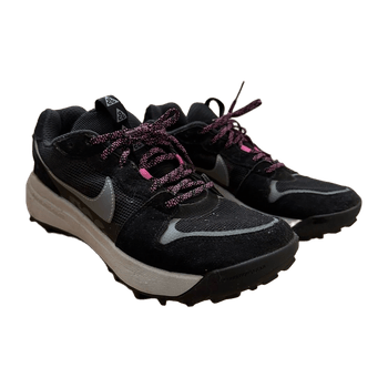 Nike sports shoes