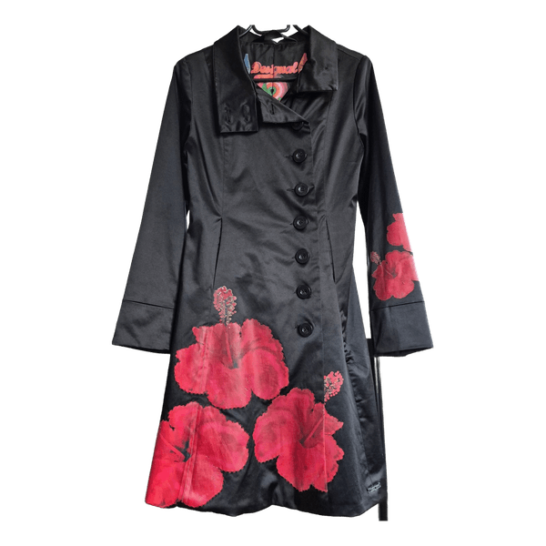 Juodas Desigual paltas su gėlėmis