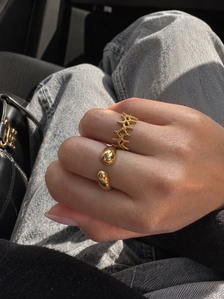 Gold textured ring set