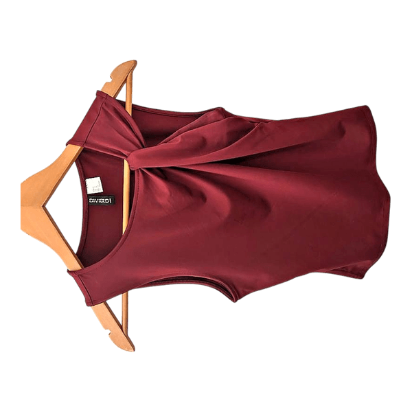 Maroon twist front top