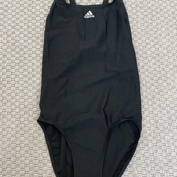 Uimapuku Adidas