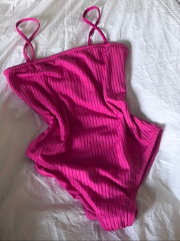 Pinkki uimapuku