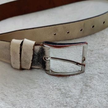 Nini’s leather belt