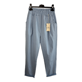 Melsvos kelnės su etikete