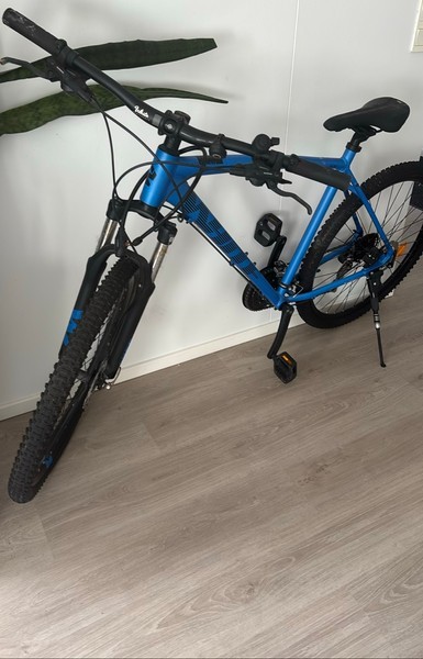 White mountain bike
