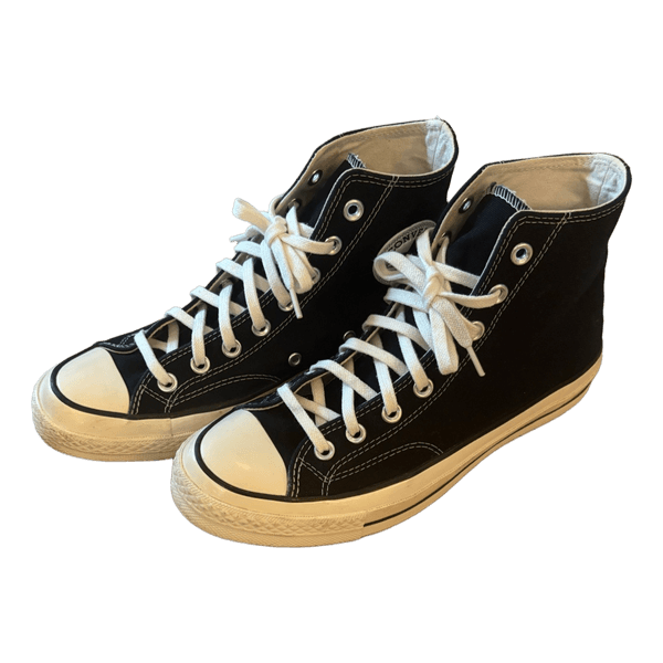 Mustat Converse tennarit