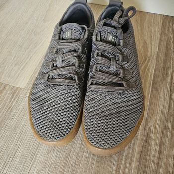 Black gum recs knit shoes