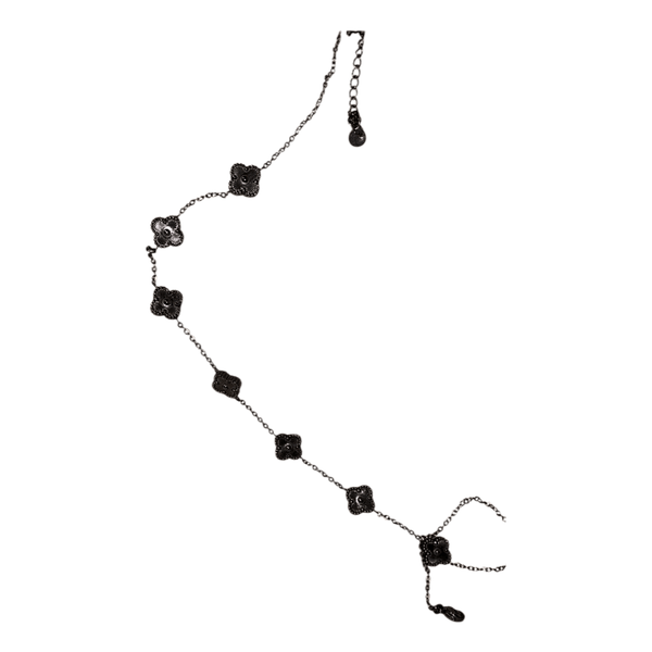 Silver clover necklace