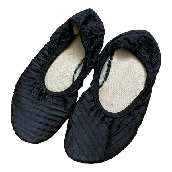 Black pleated ballet slippers size 31