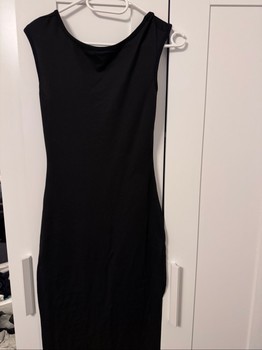 Schwarzes enges Kleid