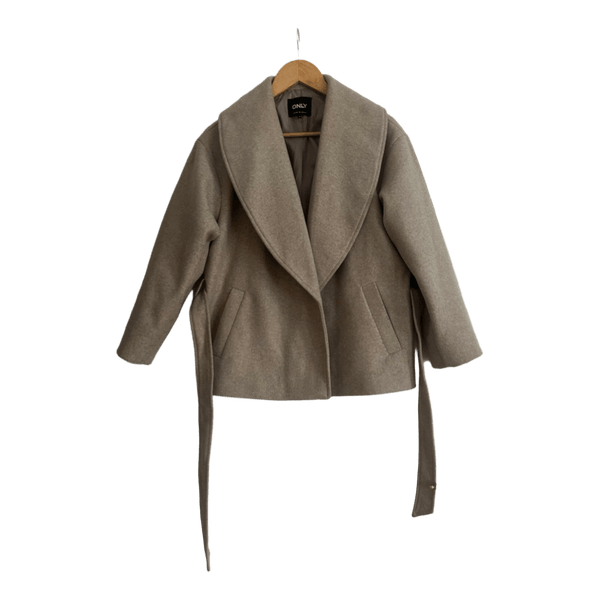 Beige Only jakke med bælte