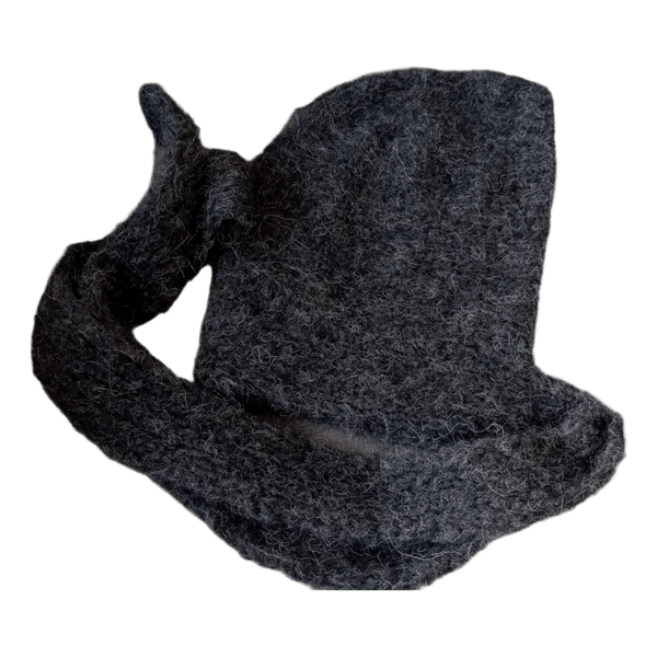 Megzta kepurė su raišteliais bonnet