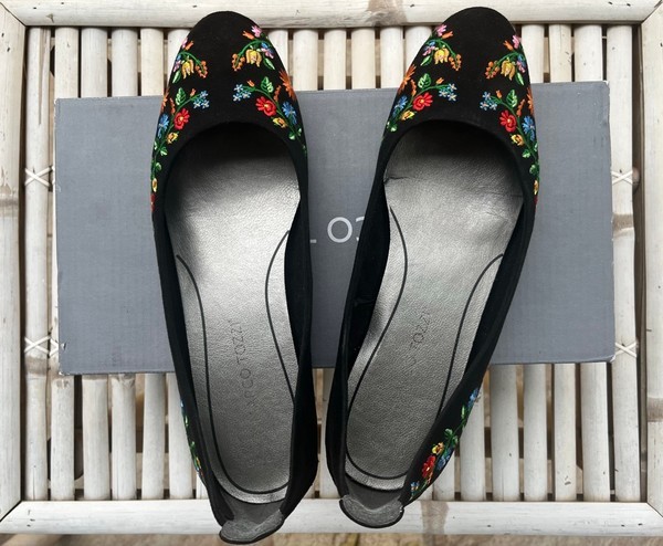 Marco Tozzi floral flats