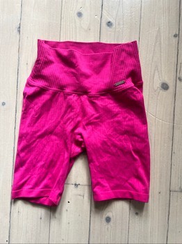 Pink ribbed cycling shorts