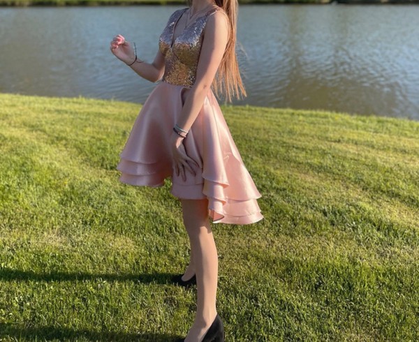 Rožinė blizgi mini suknelė