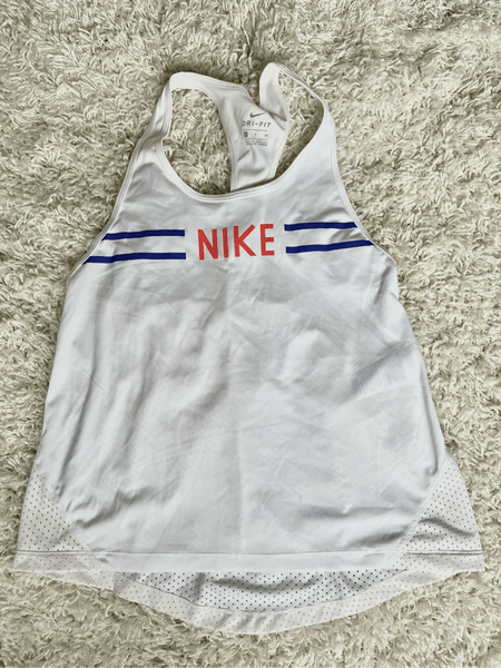 Nike treenitoppi