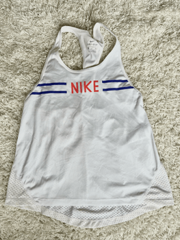 Nike treenitoppi
