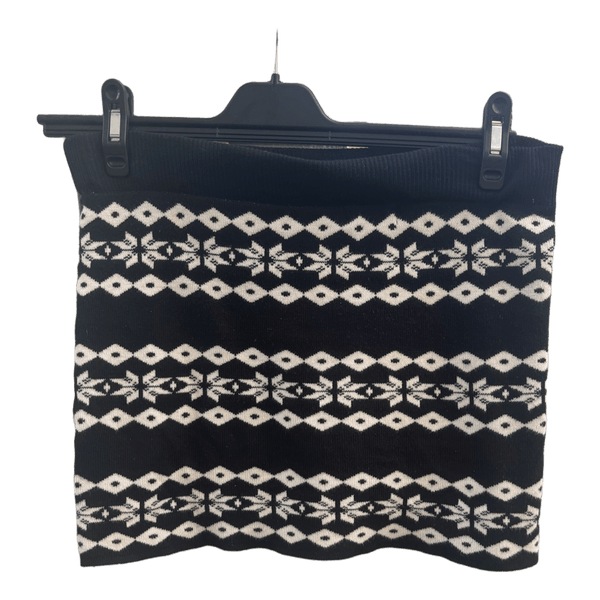 Black patterned knit skirt