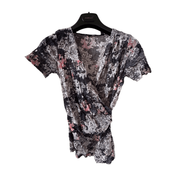 Monochrome floral short-sleeve top
