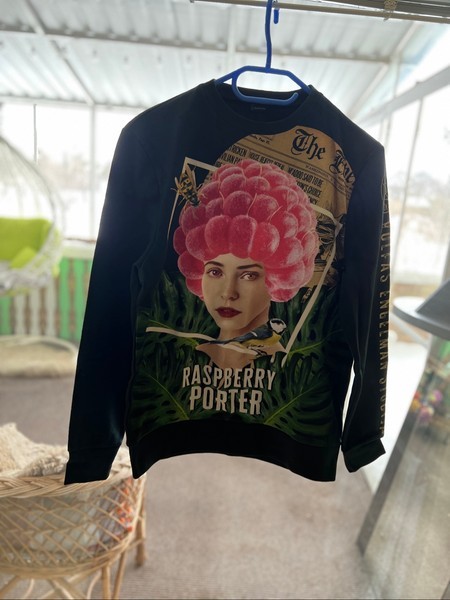 Black graphic print sweatshirt