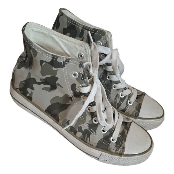 Camo-mustriga tennised