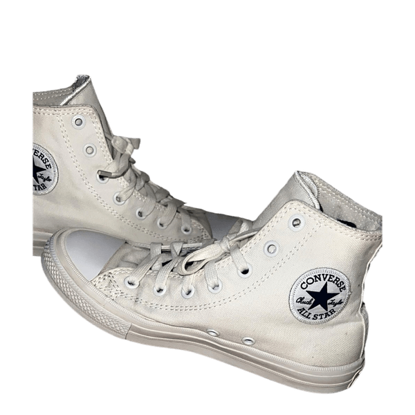 Valkoiset Converse tennarit