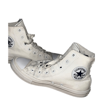 Valkoiset Converse tennarit