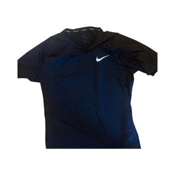 Musta dri-fit t-paita