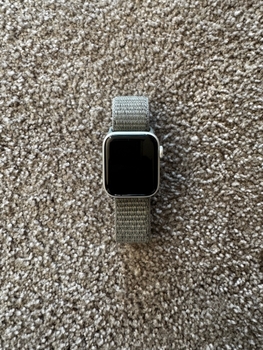 Apple Watch SE smartwatch  (40 mm)
