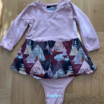 Vaaleanpunainen vauvan bodymekko