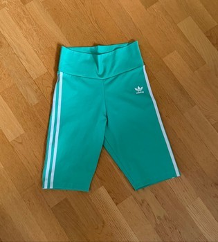 Adidas biker shortsit