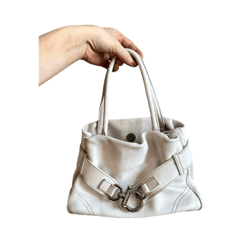 Valkoinen nahkainen käsilaukku