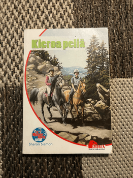 Kieroa peliä-kirja
