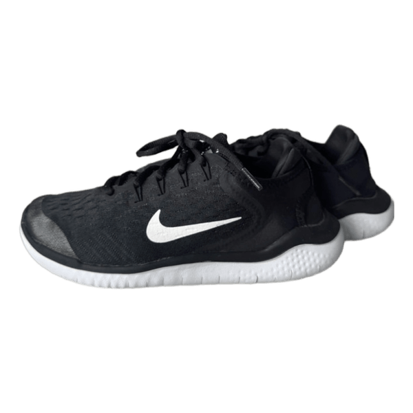 Nike Free mustat lenkkarit