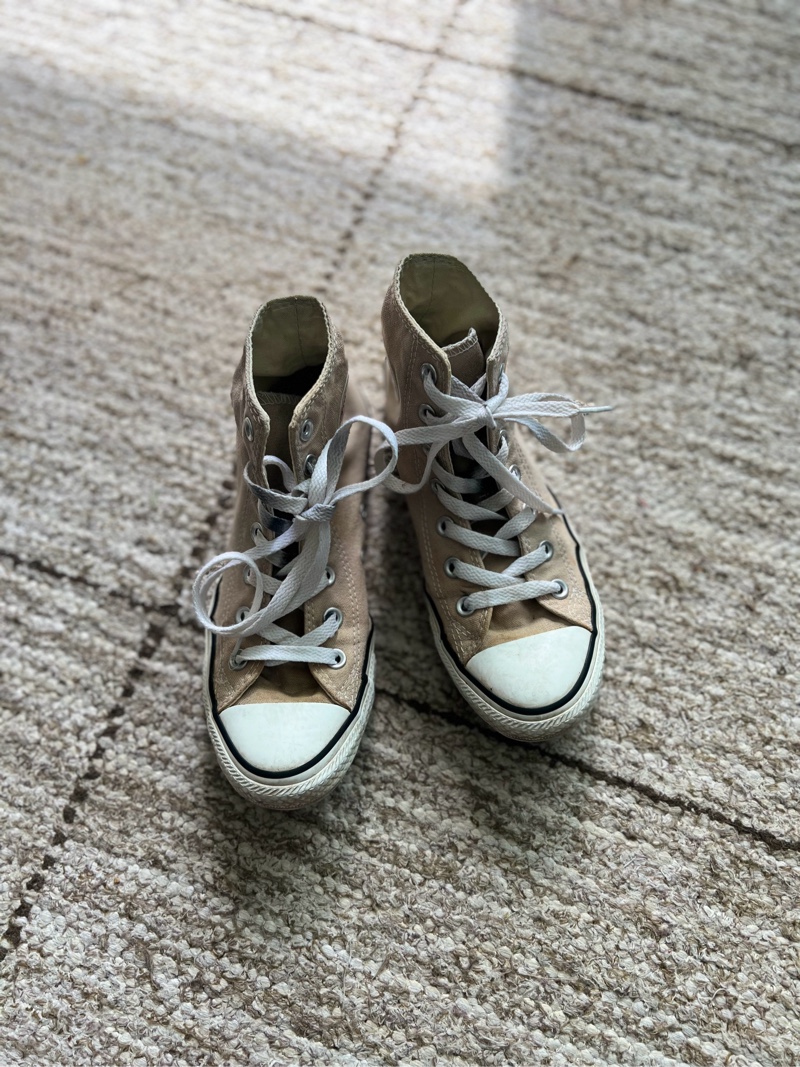 beiget Converse korkeavartiset tennarit