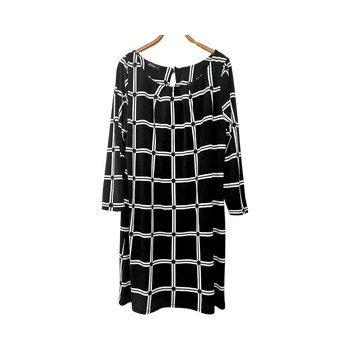 Musta ruudullinen mekko/tunika