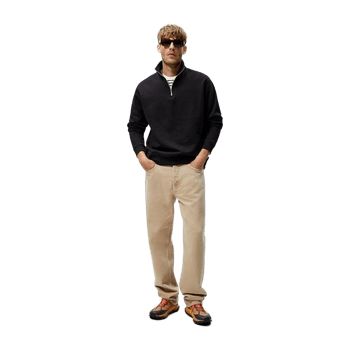 Sweater with zipper collar
