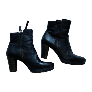 Bianco. boots