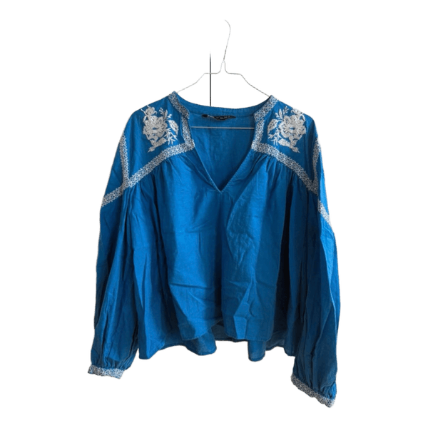 Blå broderet bluse