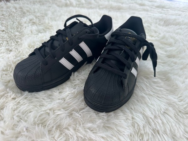 Juodi Adidas Superstar bateliai