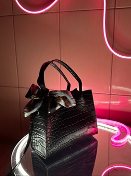 Black crocodile pattern handbag