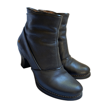 Art boots