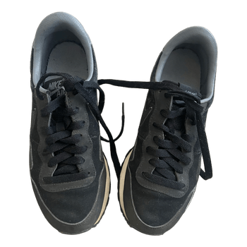 Mustat Nike Air tennarit