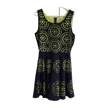 Navy mekko keltaisella vuorilla