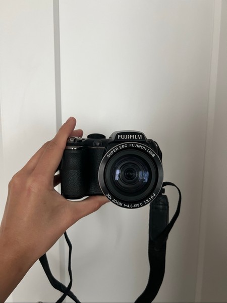 Fujifilm FinePix S4000 digital camera