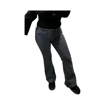 Harmaat farkut leveällä lahkeella