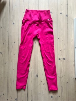 Pink ribbed leggings