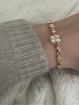 Unused adjustable flower bracelet 🌺