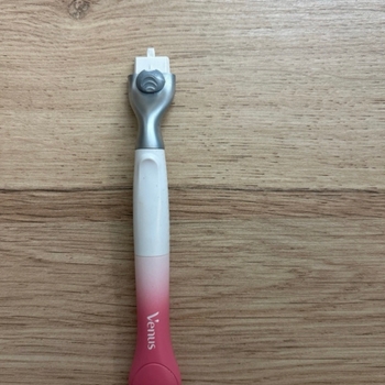 Venus Pink / White Razor Blade Handle