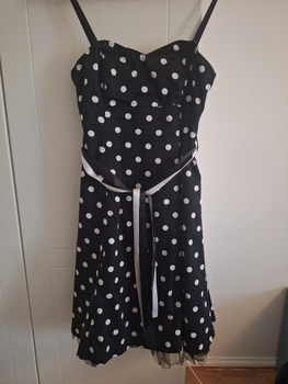 Dress with shoulder straps